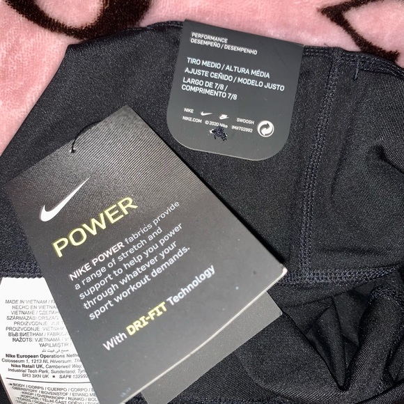 Brand new with tags. Nike Womens Swoosh Logo Active Running 7/8 Leggings - Picture 6 of 7